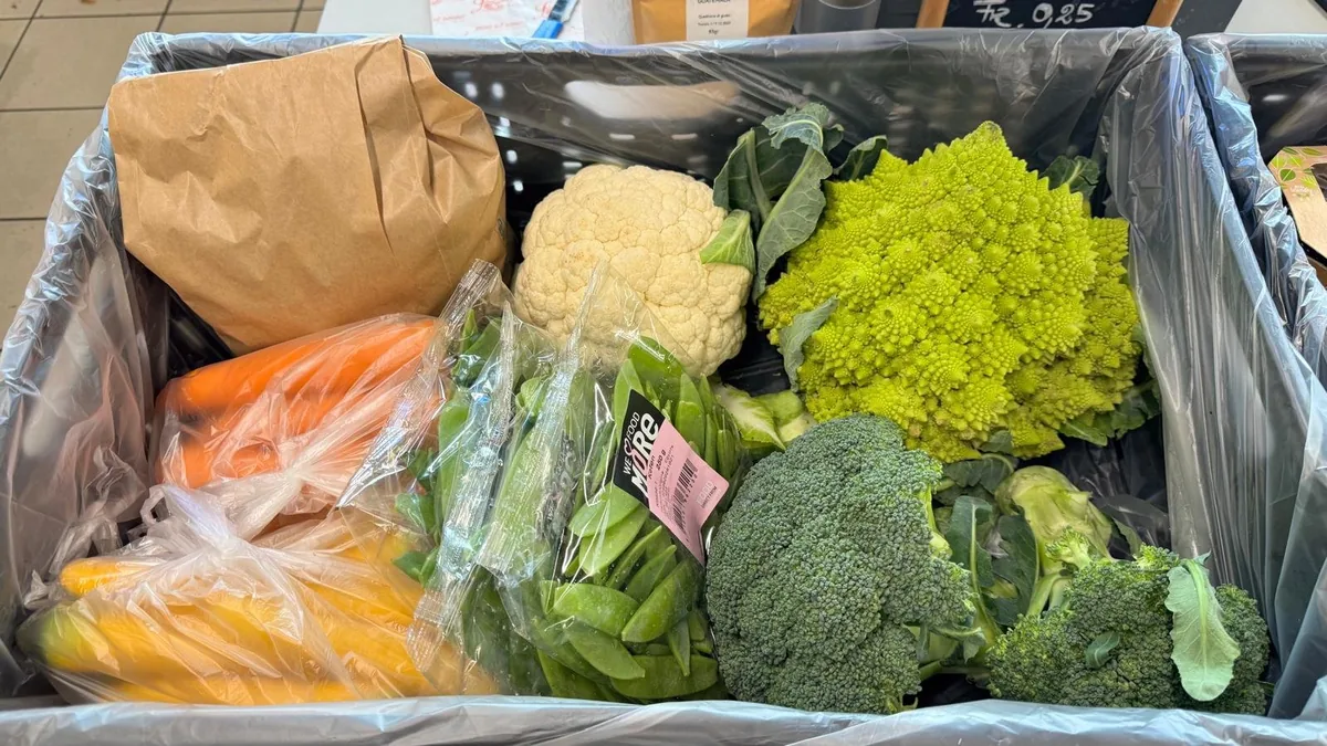 Cestino della spesa preparato da TREVANI con cavolfiori, broccoli, taccole, carote — pronto al ritiro
